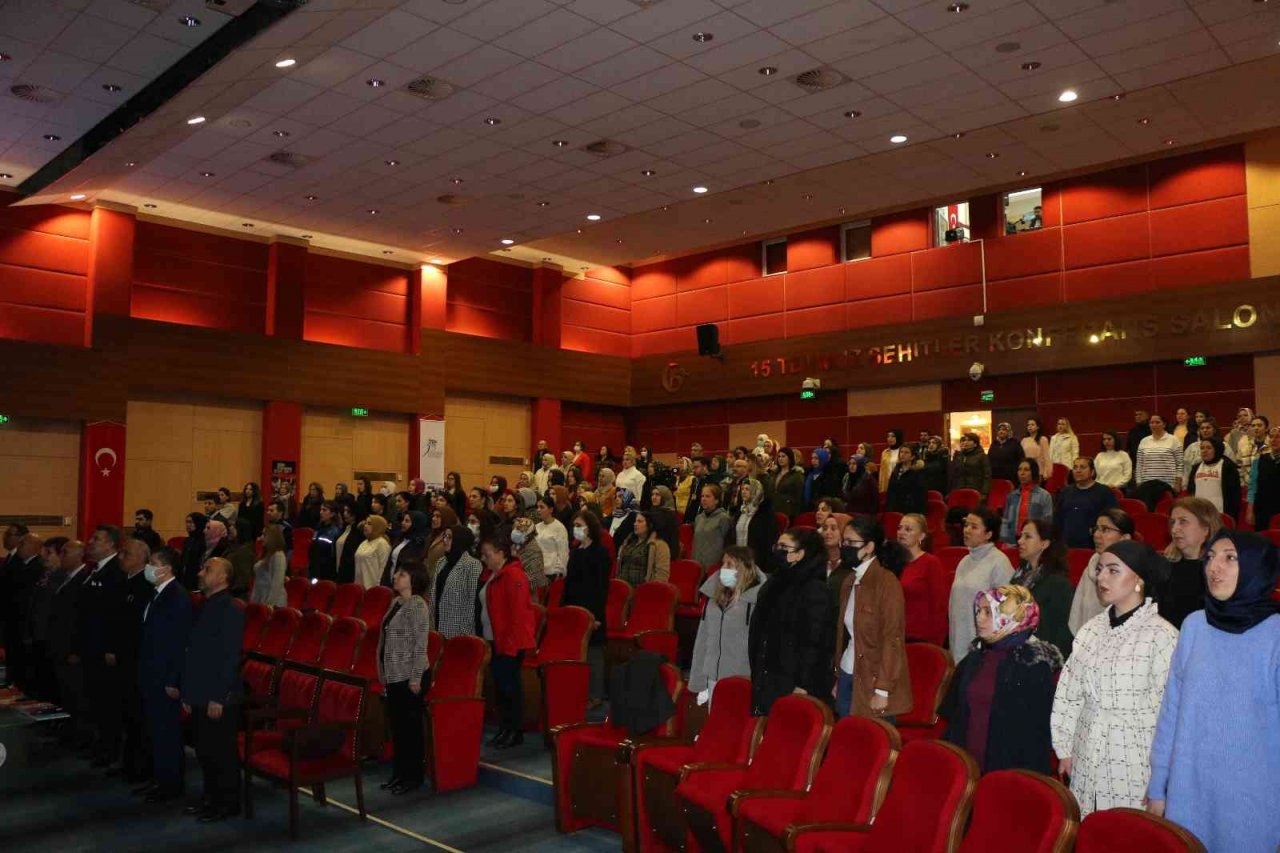 Karabük’te anne ve anne adaylarına ‘En İyi Narkotik Polisi Anne’ eğitimi