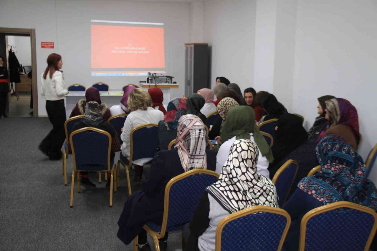 Aile Okulu Projesi Elazığ’da velilerin büyük ilgisini gördü