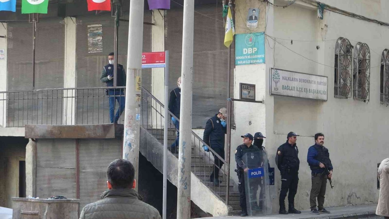 Diyarbakır merkezli terör operasyonu: 14 gözaltı