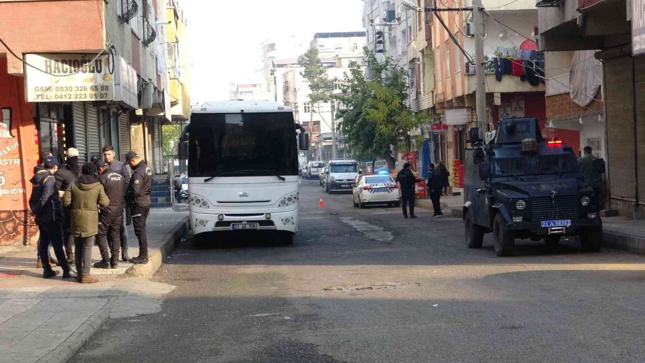 Diyarbakır merkezli terör operasyonu: 14 gözaltı