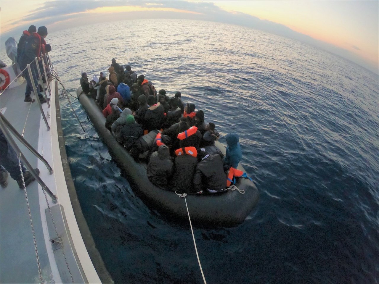 Yunanistan’ın ölüme ittiği 116 düzensiz göçmen kurtarıldı