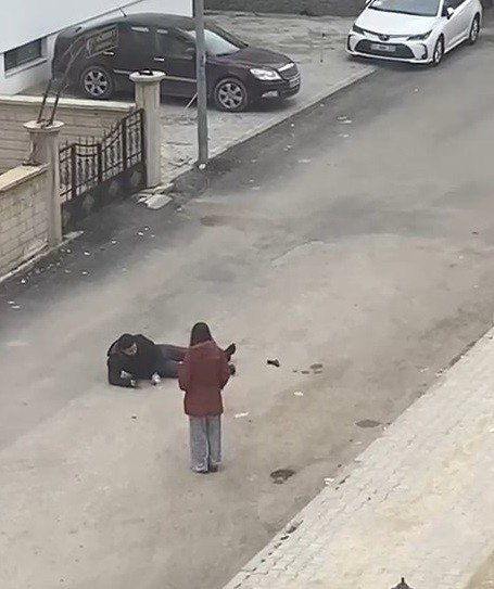 İcra yolu ile evi boşaltılan kiracı mahallede terör estirdi