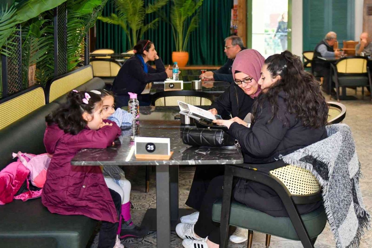 Esenyurt’un ilk sosyal tesisi açıldı