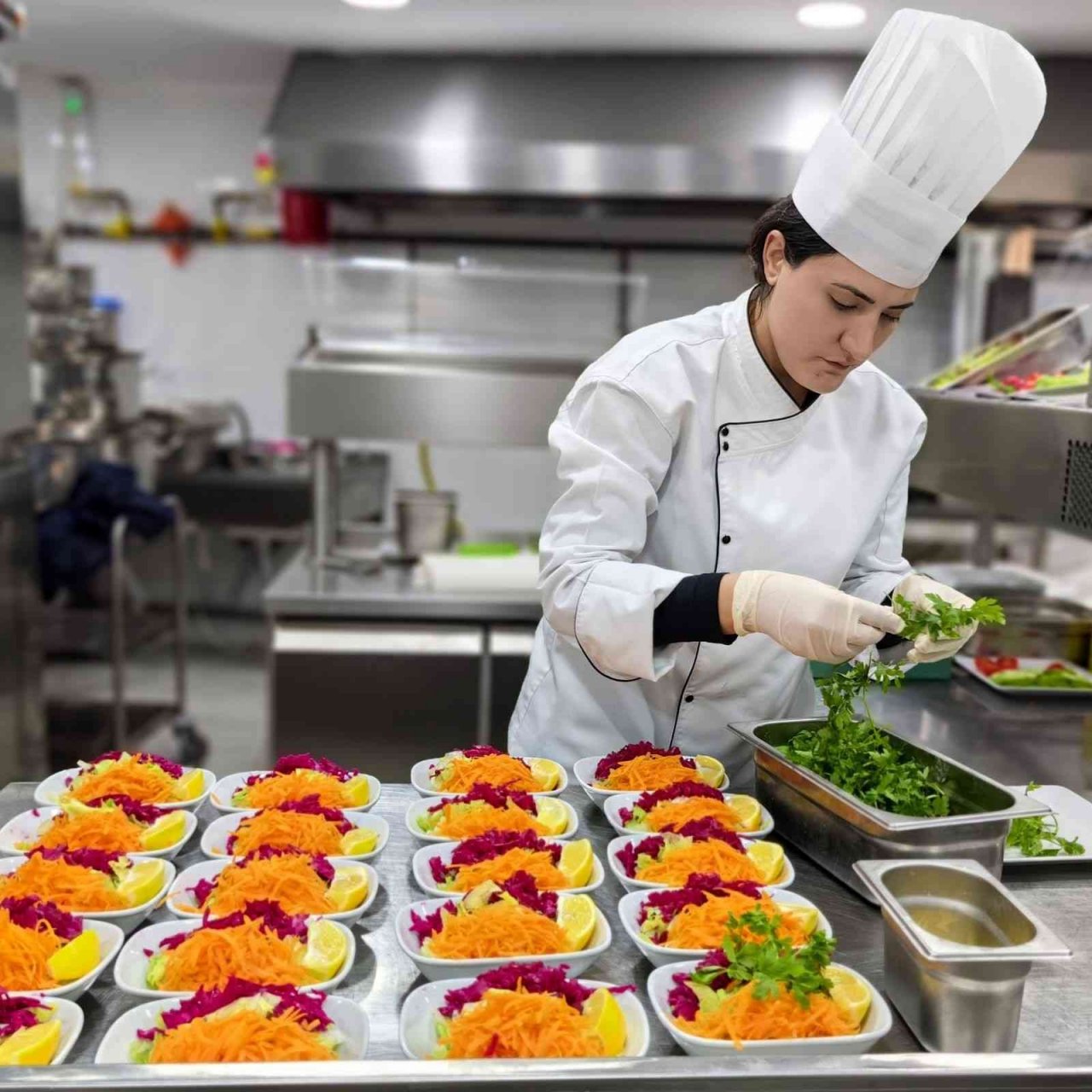 Esenyurt’un ilk sosyal tesisi açıldı