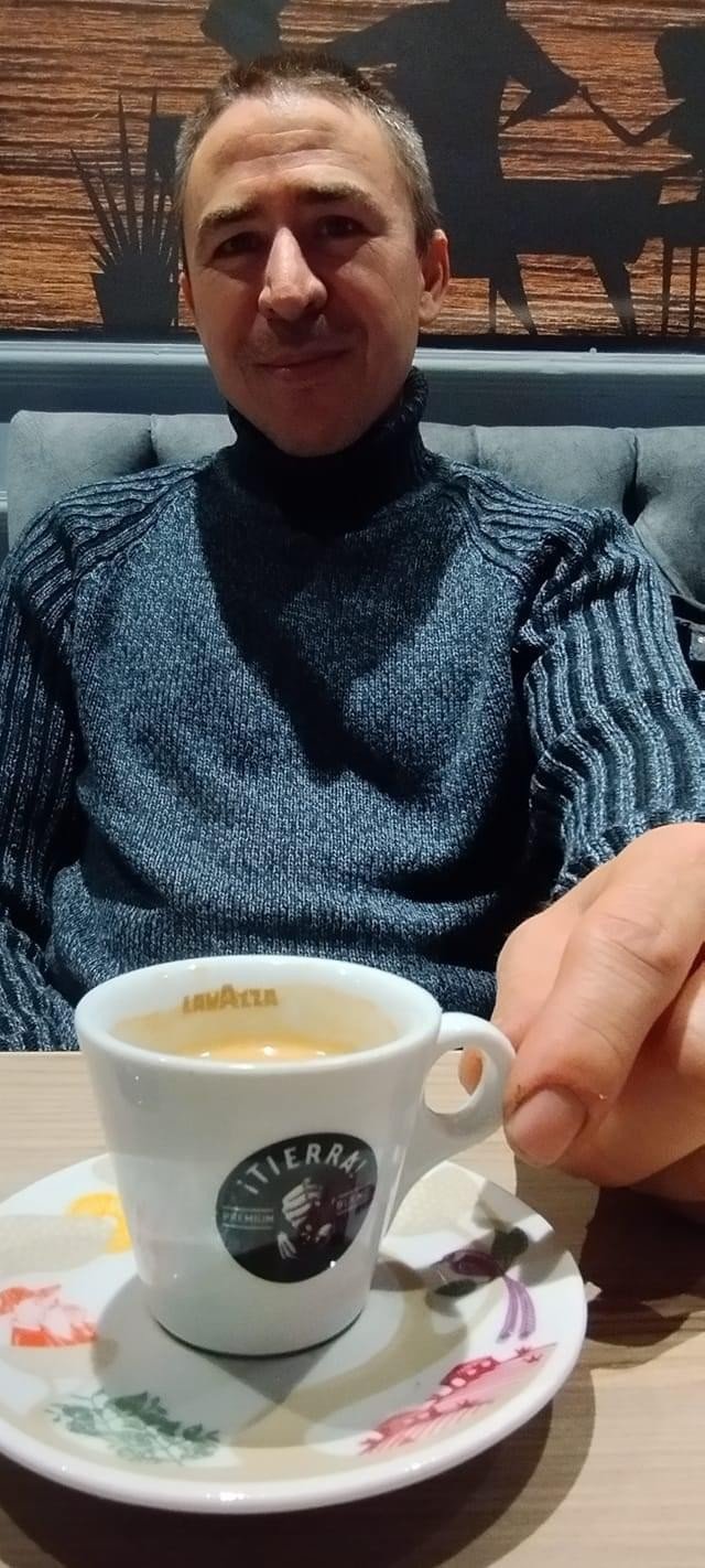 Eyüpsultan’daki yangında hayatını kaybeden işçiden geriye aile fotoğrafı kaldı