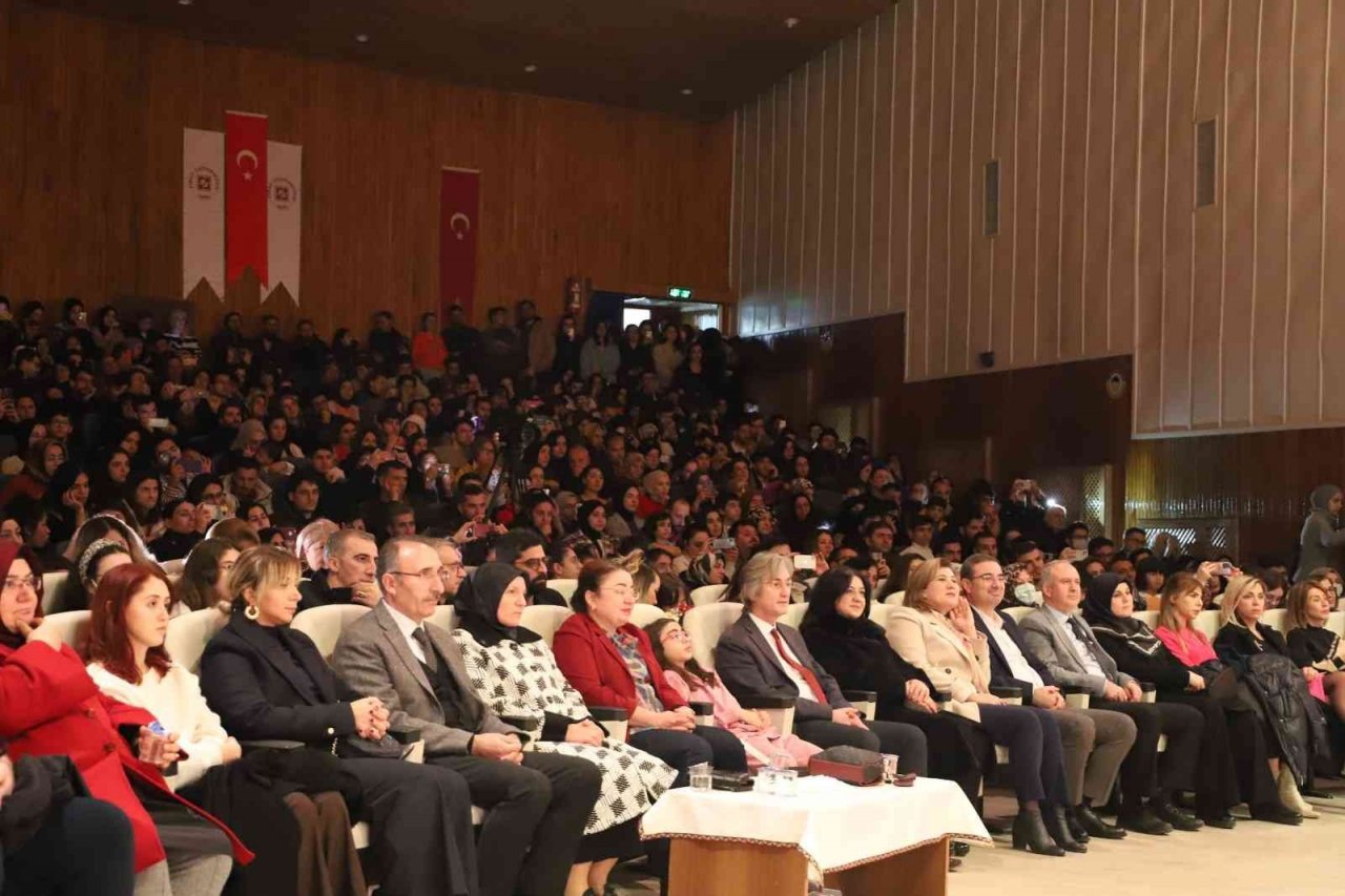 Elazığ’da ‘Piyano eşliğinde eserler’ konseri düzenlendi