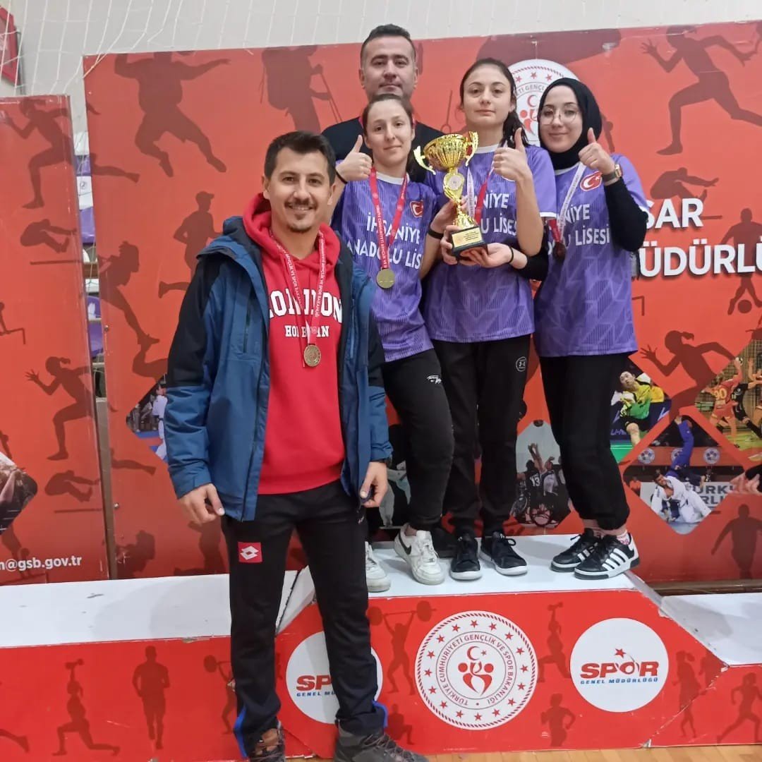 İhsaniye Anadolu Lisesi turnuvada istediği başarıyı yakaladı