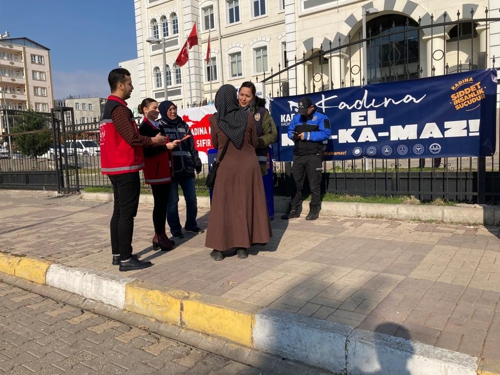 Kahta’da kadına şiddete karşı farkındalık etkinliği