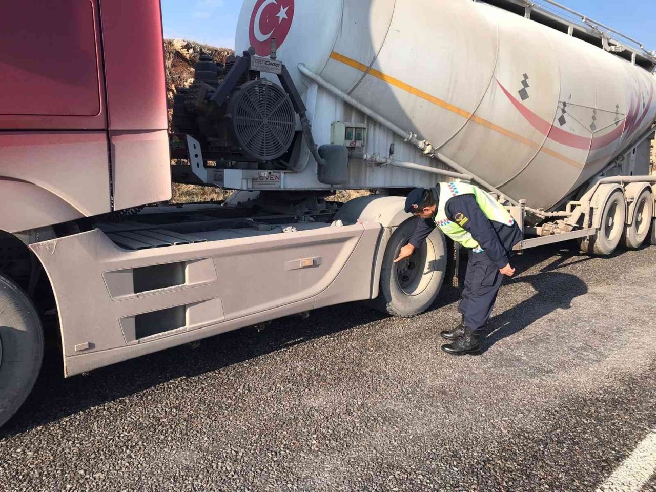 Jandarmadan Malatya’da kış lastiği denetimi