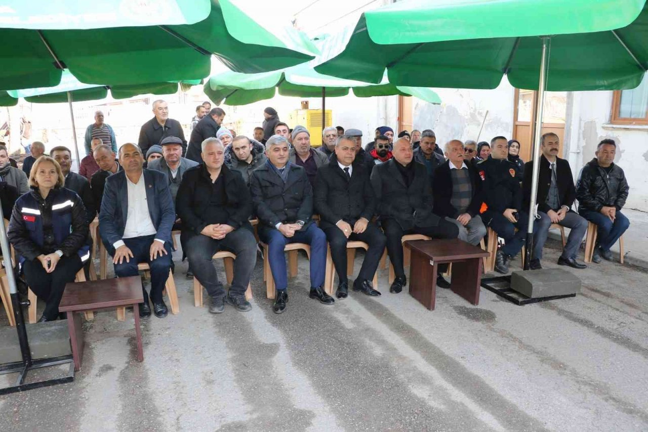 Üreticilerin meyve fidanları Manisa Büyükşehir Belediyesinden