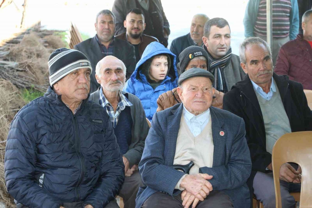 Üreticilerin meyve fidanları Manisa Büyükşehir Belediyesinden
