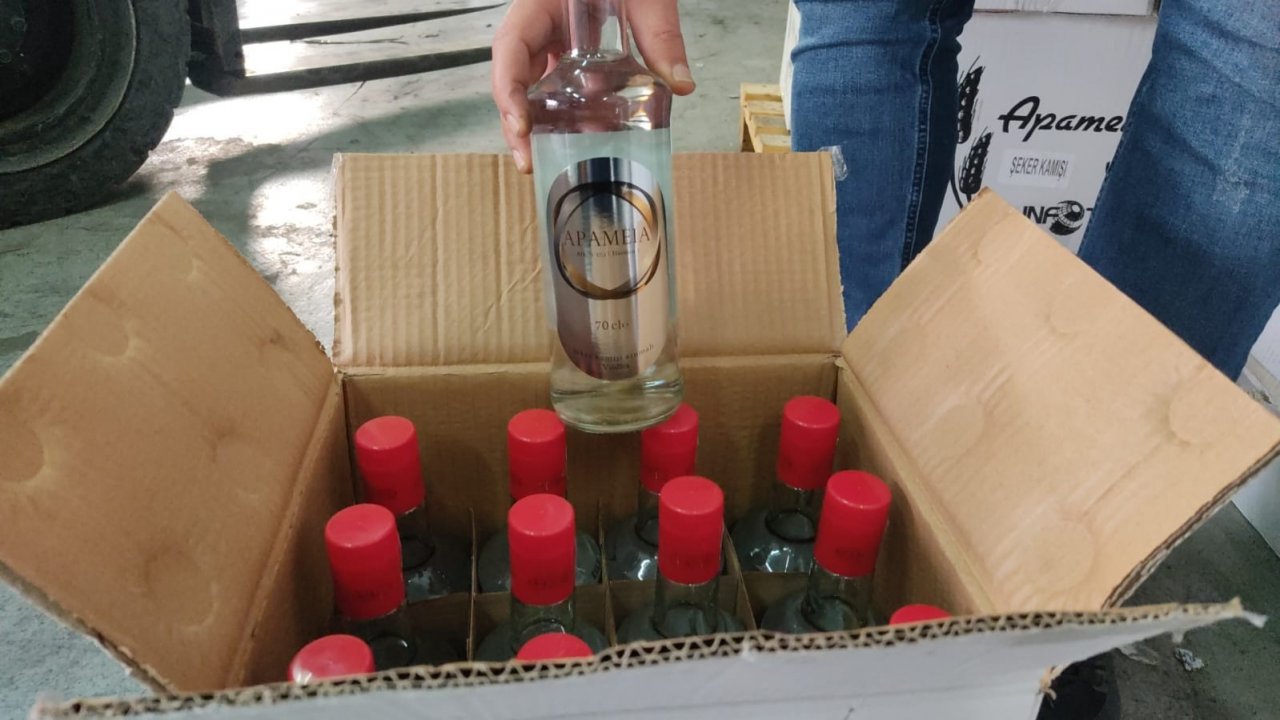 Mersin’de yakalanan 5 tır kaçak içki imhaya gönderildi