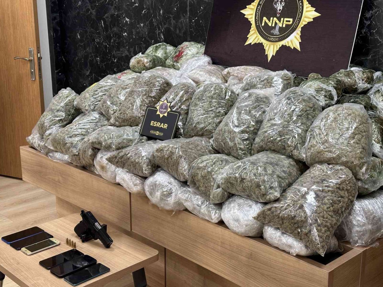 Niğde’de uyuşturucu operasyonu: Karavanda 122 kilogram uyuşturucu madde ele geçirildi