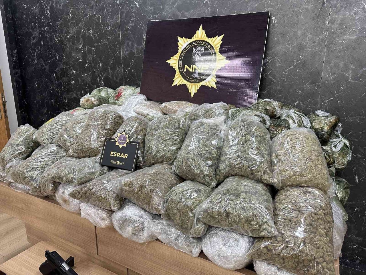 Niğde’de uyuşturucu operasyonu: Karavanda 122 kilogram uyuşturucu madde ele geçirildi