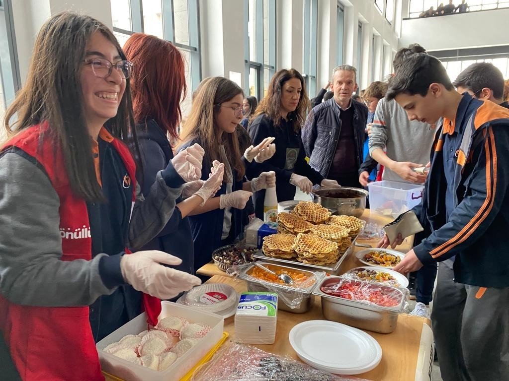 Tekden Lisesi’nden örnek davranış