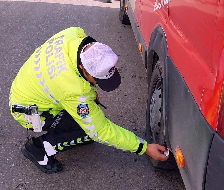 Kış lastiği kuralına uymayan 172 sürücüye ceza