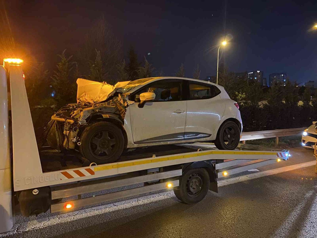 Sancaktepe TEM’de cip ile otomobil çarpıştı: 1 yaralı