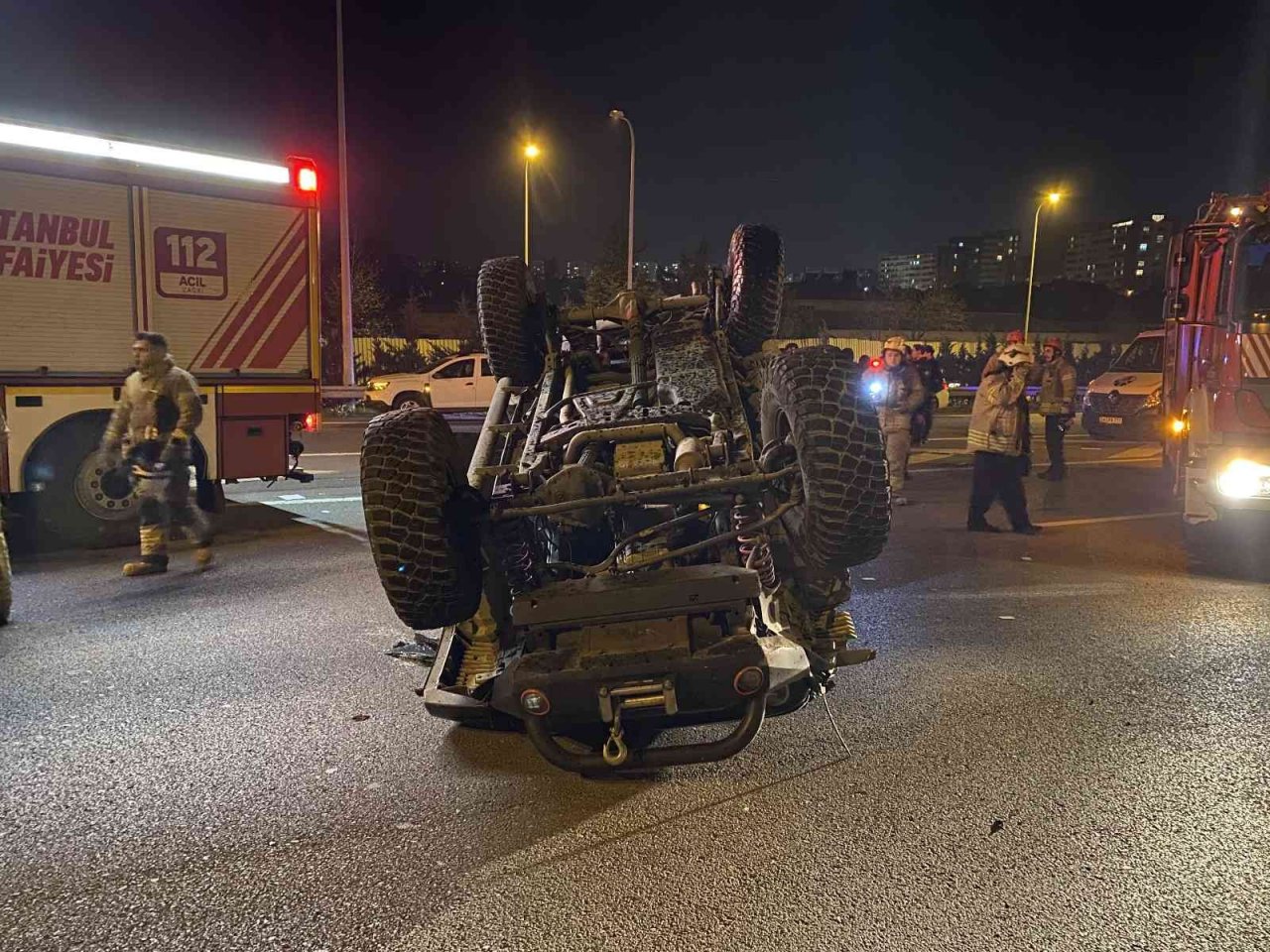 Sancaktepe TEM’de cip ile otomobil çarpıştı: 1 yaralı