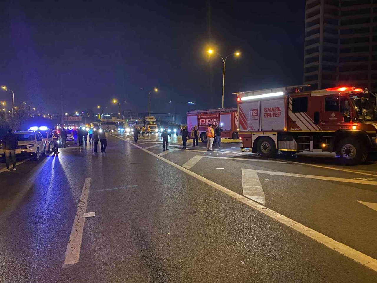 Sancaktepe TEM’de cip ile otomobil çarpıştı: 1 yaralı