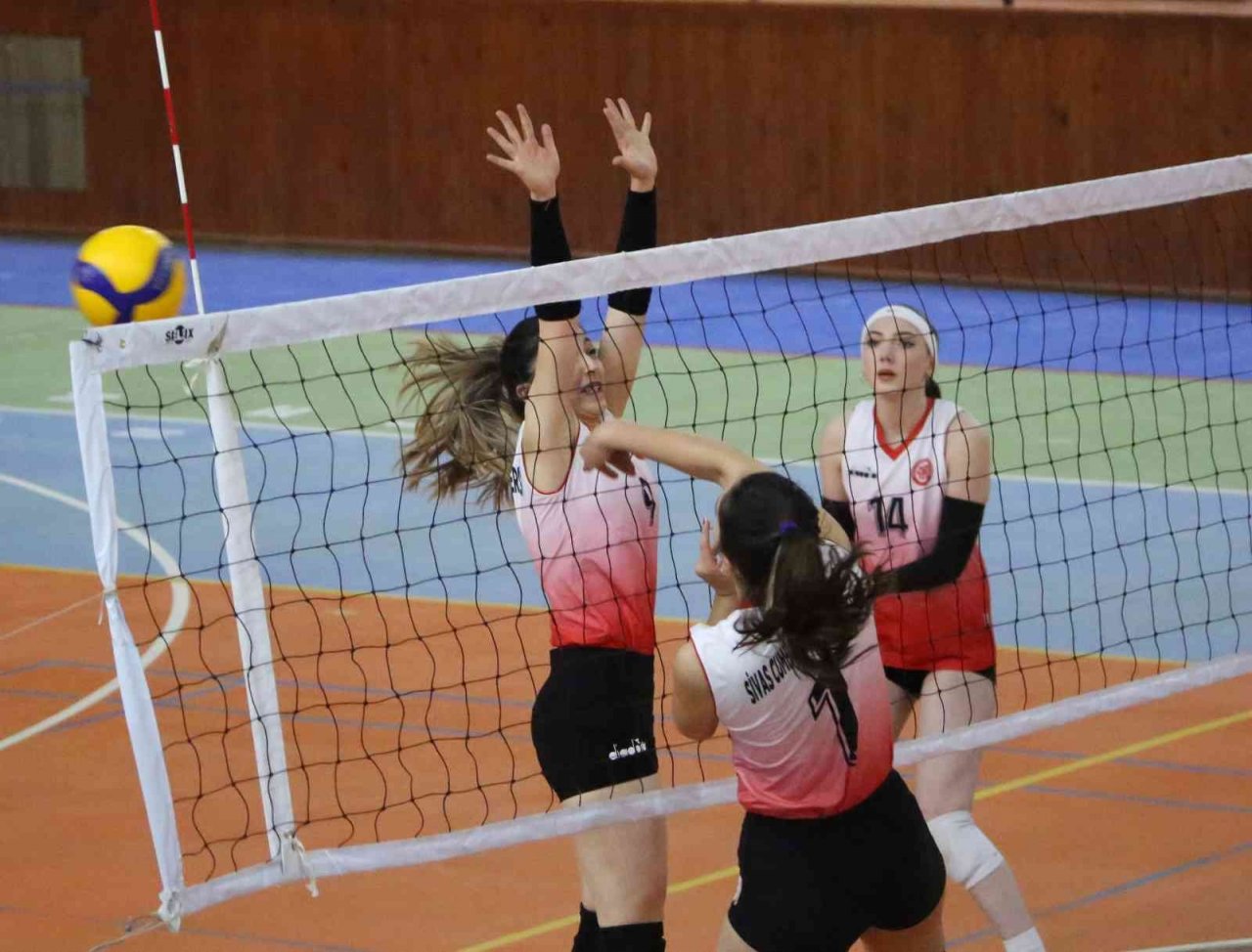 SCÜ voleybol takımı adım adım Süper Lig’e yürüyor