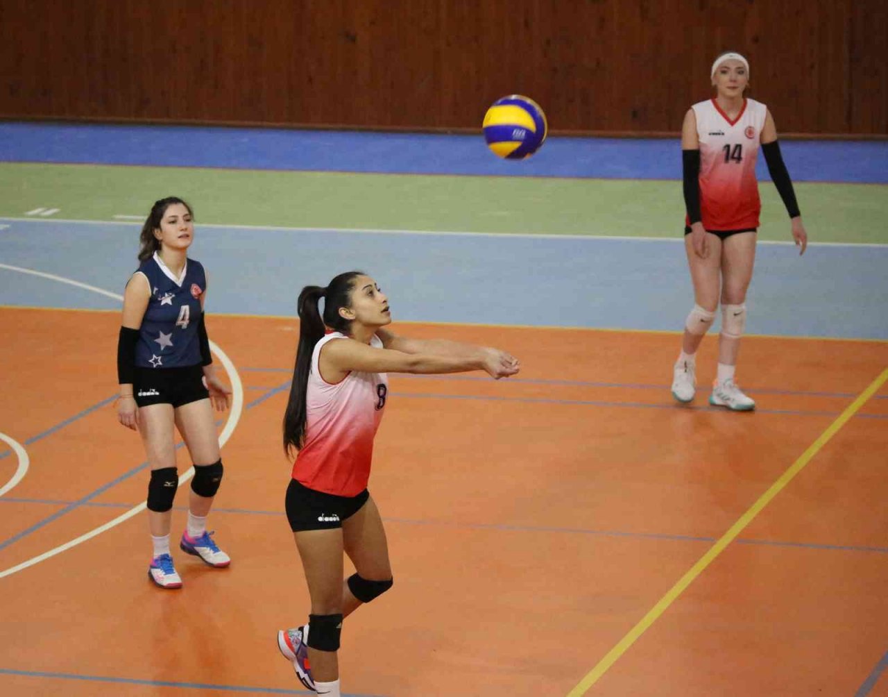 SCÜ voleybol takımı adım adım Süper Lig’e yürüyor