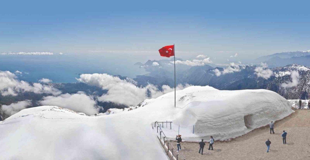 Turizmin gözde ilçesi Kemer 2022’de 2 milyon 915 bin 680 turisti ağırladı