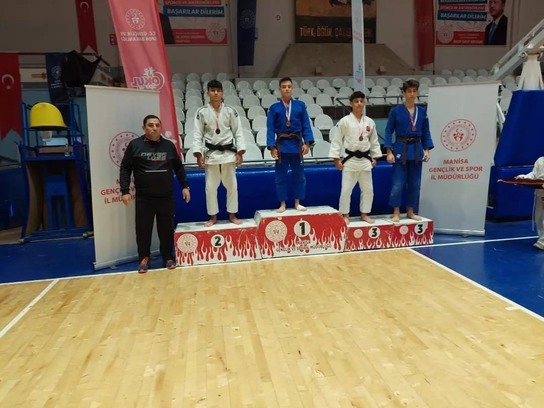 Yunusemreli gençlerden 18 madalya