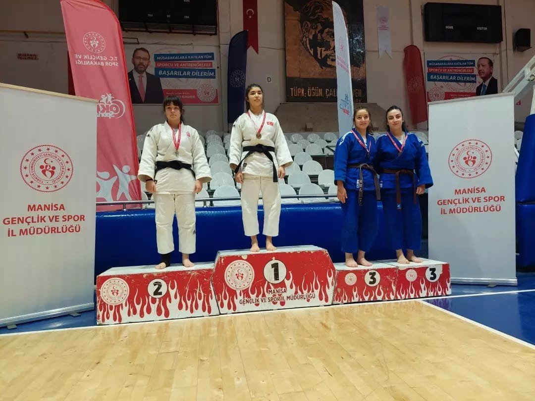 Yunusemreli gençlerden 18 madalya