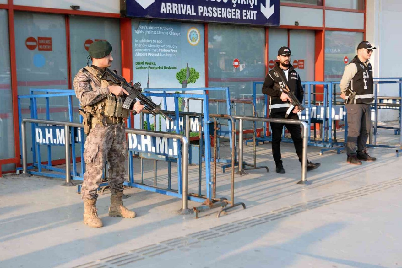 4 cinayete karışan çete lideri Adana’ya getirildi