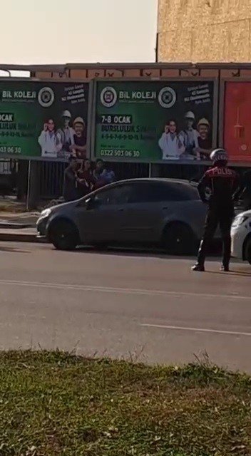 3 kişiyi tabancayla rehin aldı