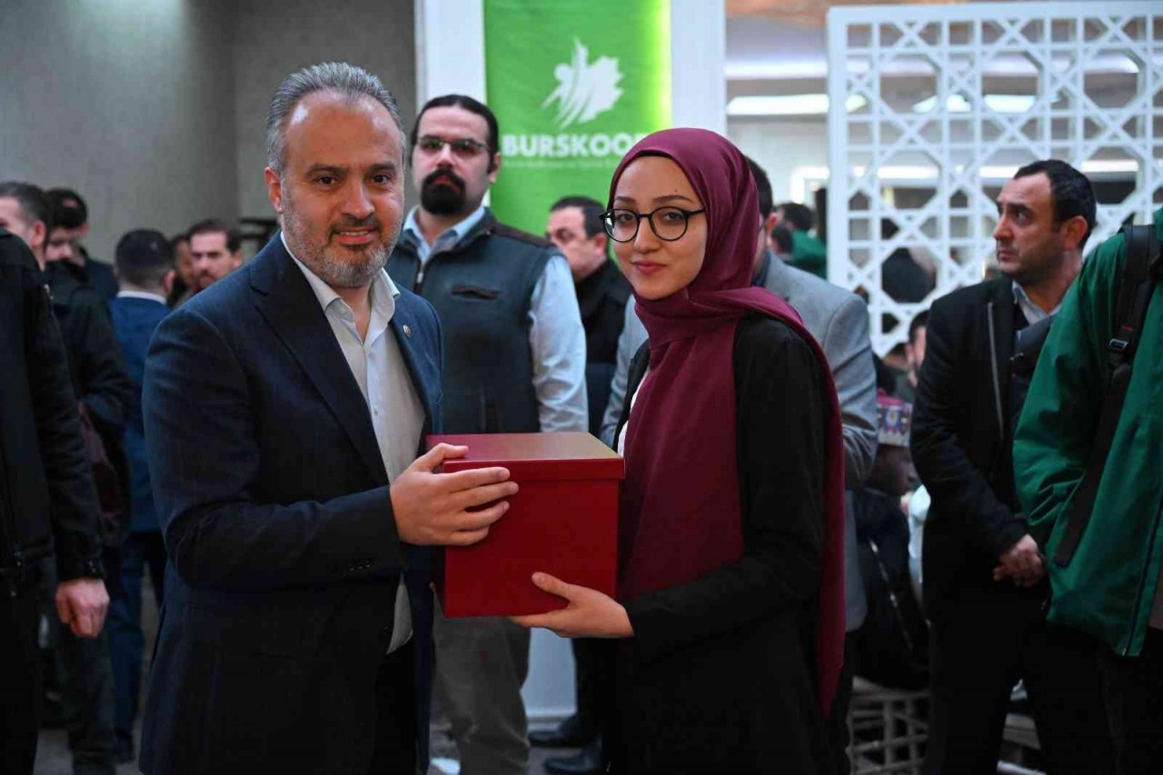 Bakan Kasapoğlu ve Başkan Aktaş gençlerle buluştu