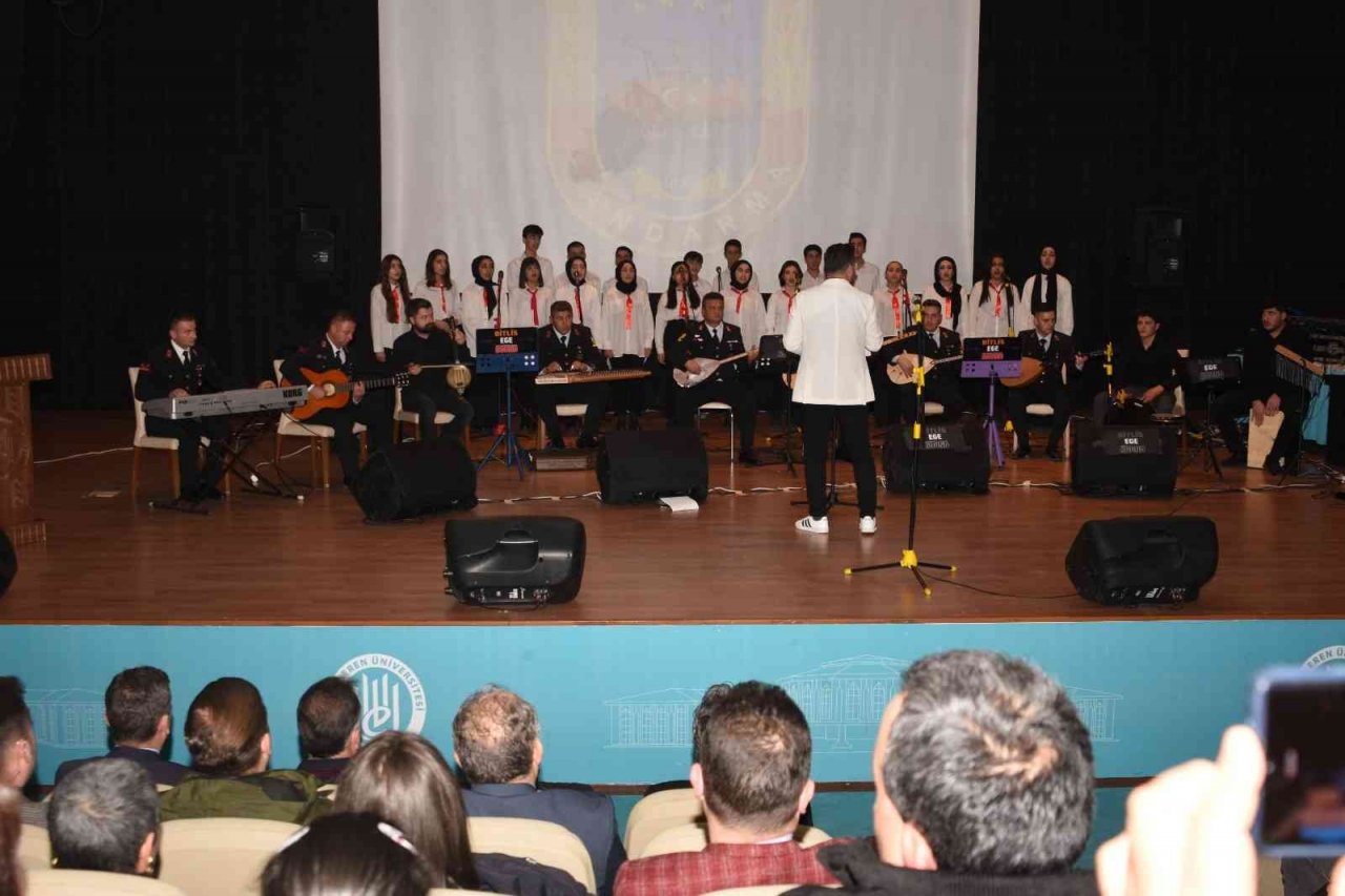 Jandarma ve öğrencilerden muhteşem konser