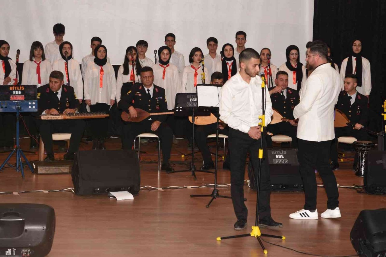 Jandarma ve öğrencilerden muhteşem konser