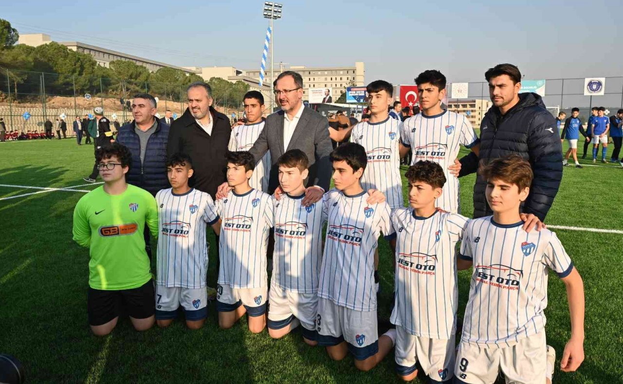 Büyükşehir’den üniversiteye futbol sahası