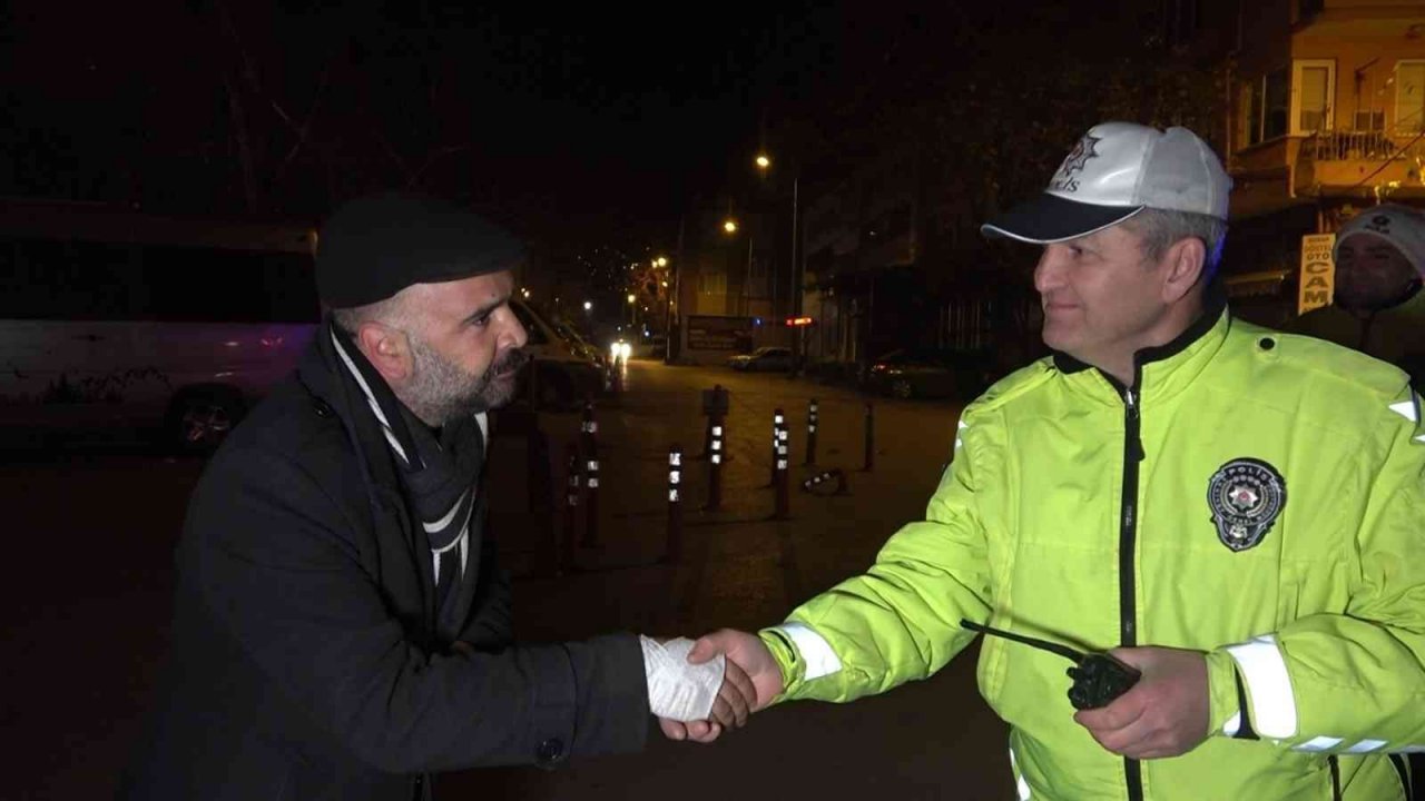 Alkollü arkadaşına ceza yağdı, o ise mini konser verdi