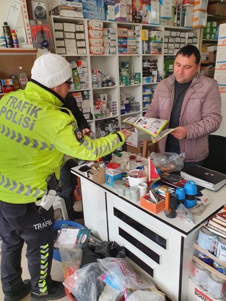 Elazığ’da vatandaşlar trafik kuralları konusunda bilgilendirildi