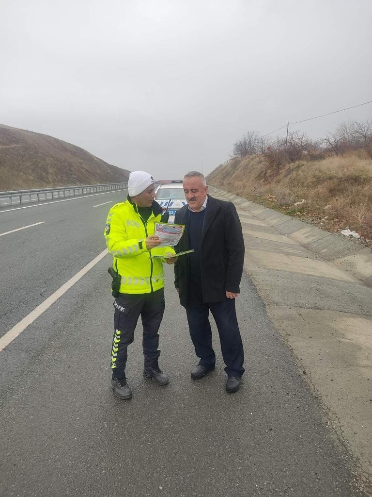 Elazığ’da vatandaşlar trafik kuralları konusunda bilgilendirildi