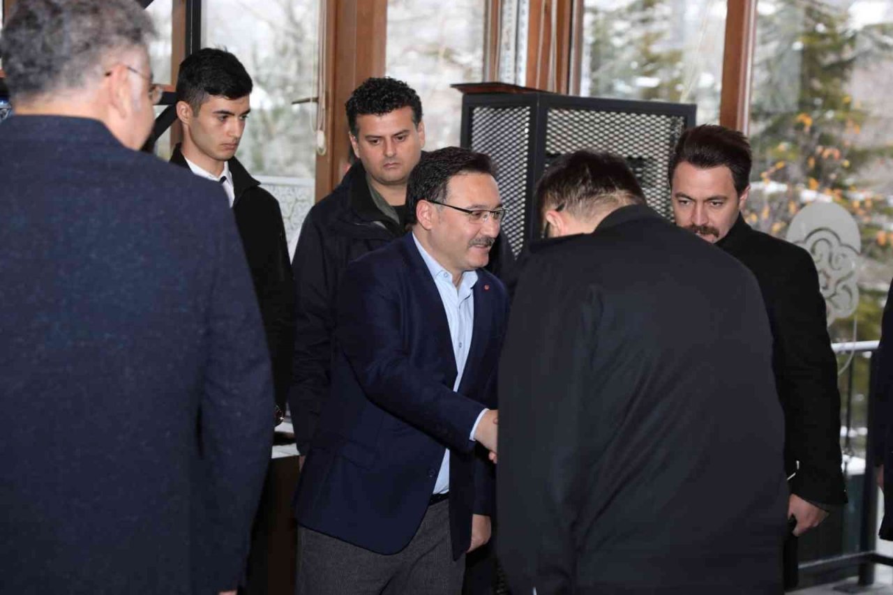 Uyuşturucuya karşı hayırsever zirvesi