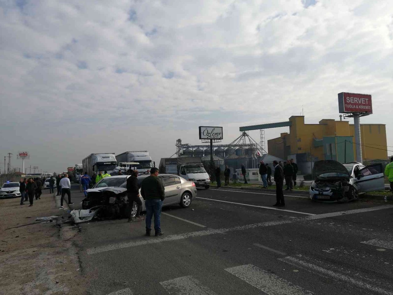 Manisa’da zincirleme kaza: 2’si çocuk 8 yaralı