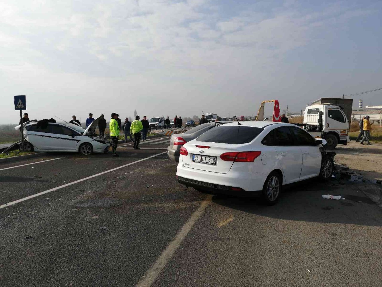 Manisa’da zincirleme kaza: 2’si çocuk 8 yaralı