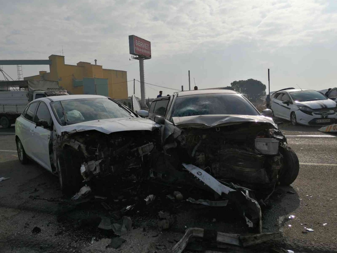 Manisa’da zincirleme kaza: 2’si çocuk 8 yaralı