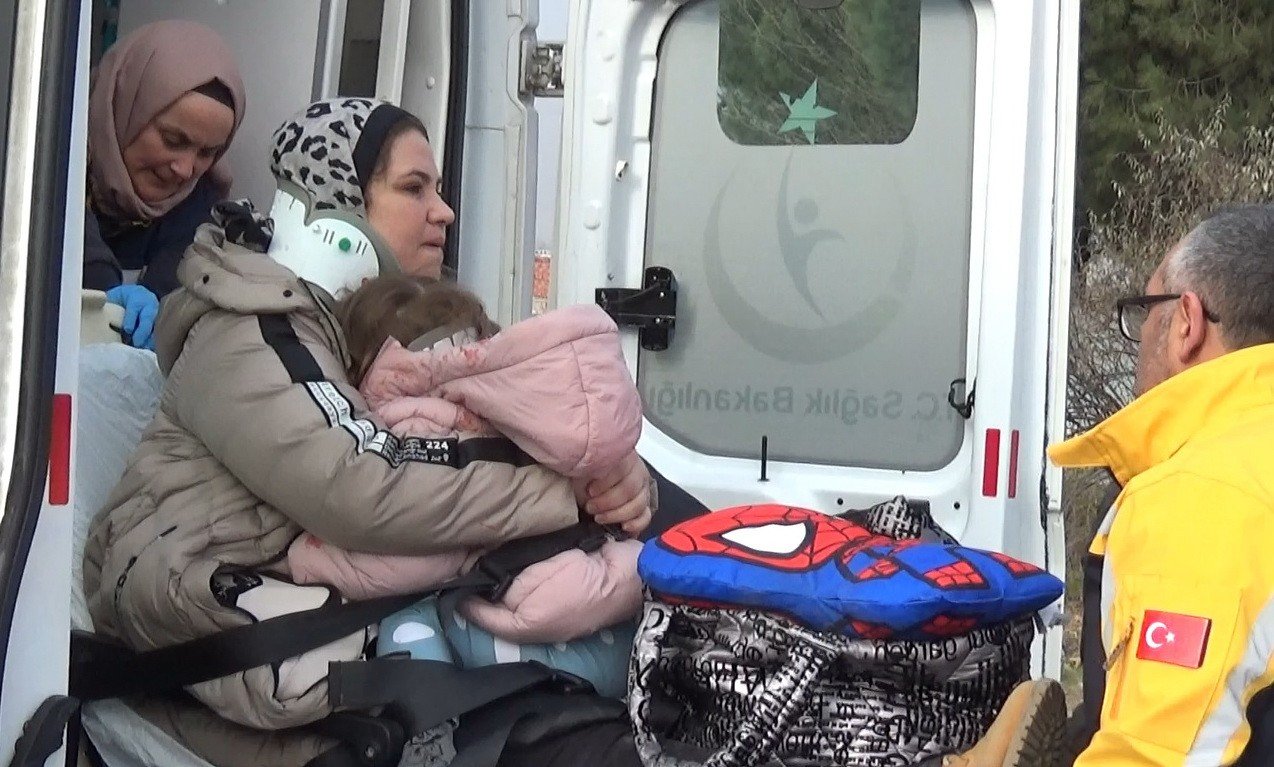 Manisa’da zincirleme kaza: 2’si çocuk 8 yaralı