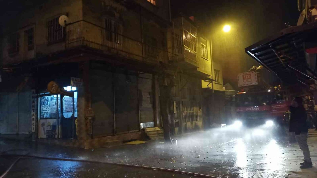 Tarihi çarşıda korkutan yangın