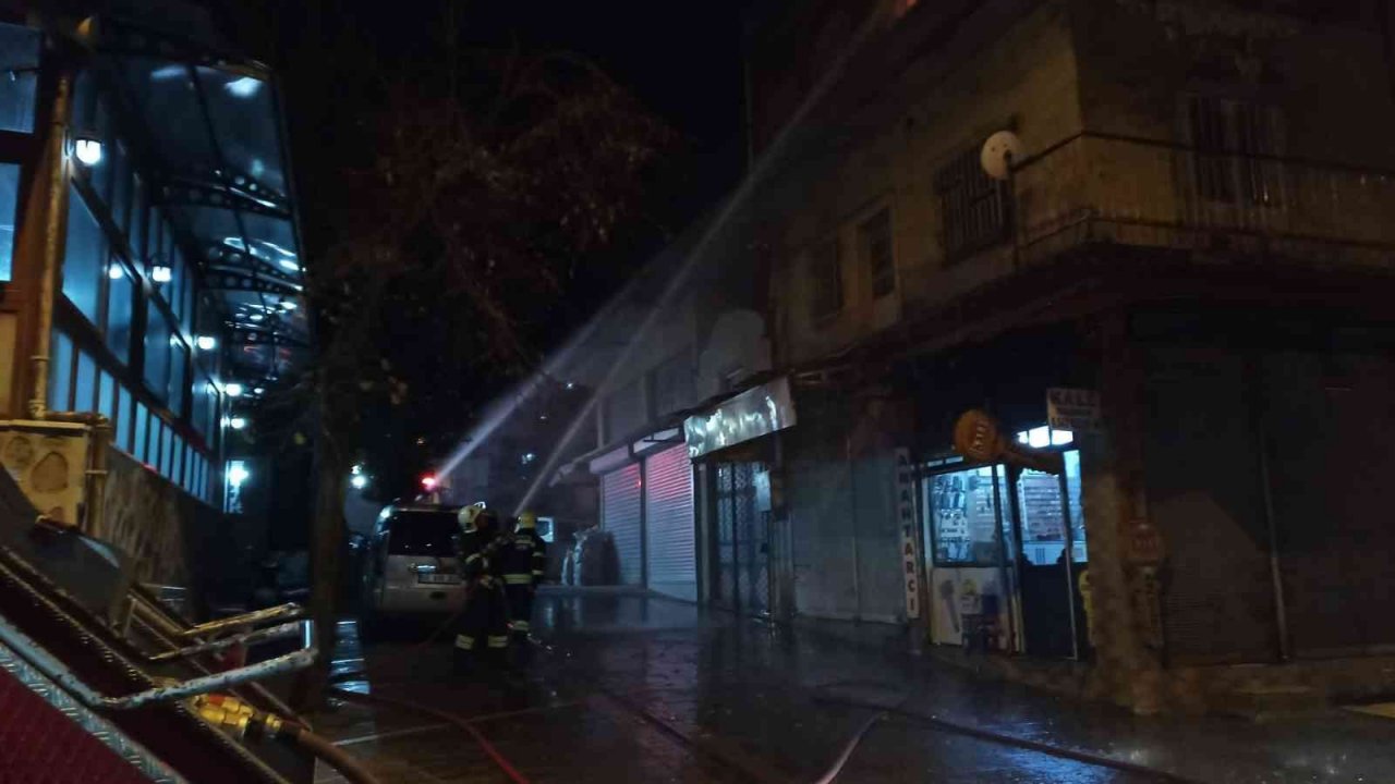 Tarihi çarşıda korkutan yangın