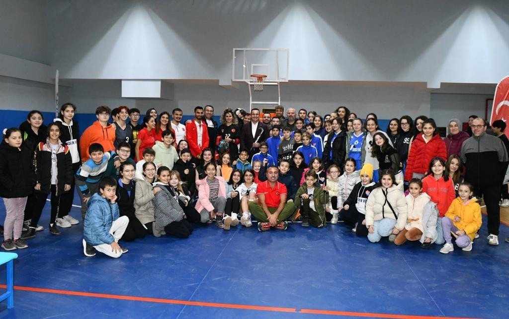 A Milli Hokey Takımı Mustafakemalpaşa’da