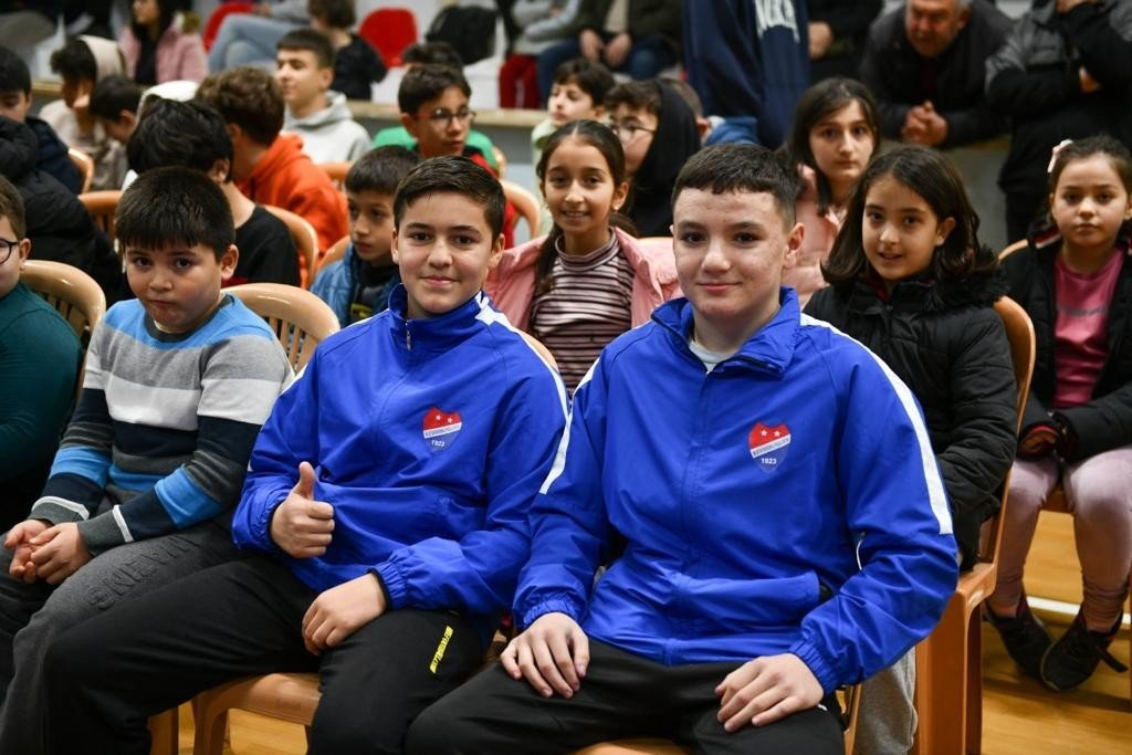 A Milli Hokey Takımı Mustafakemalpaşa’da