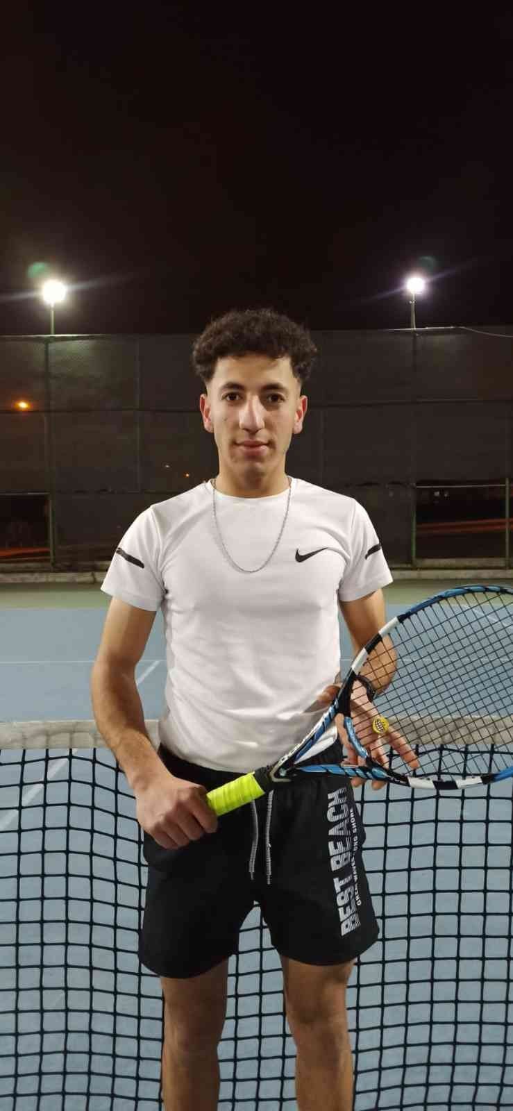 Turnuvalara katılabilmek için destek bekliyor