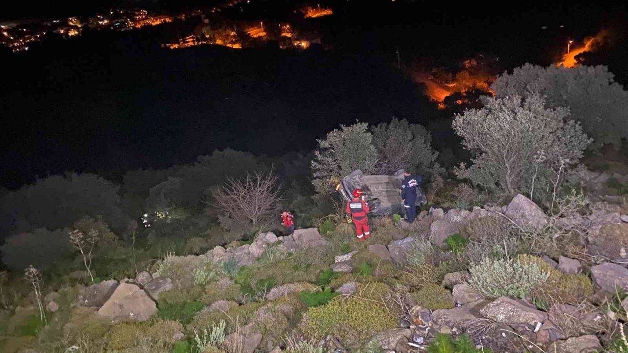 Otomobil şarampole düştü