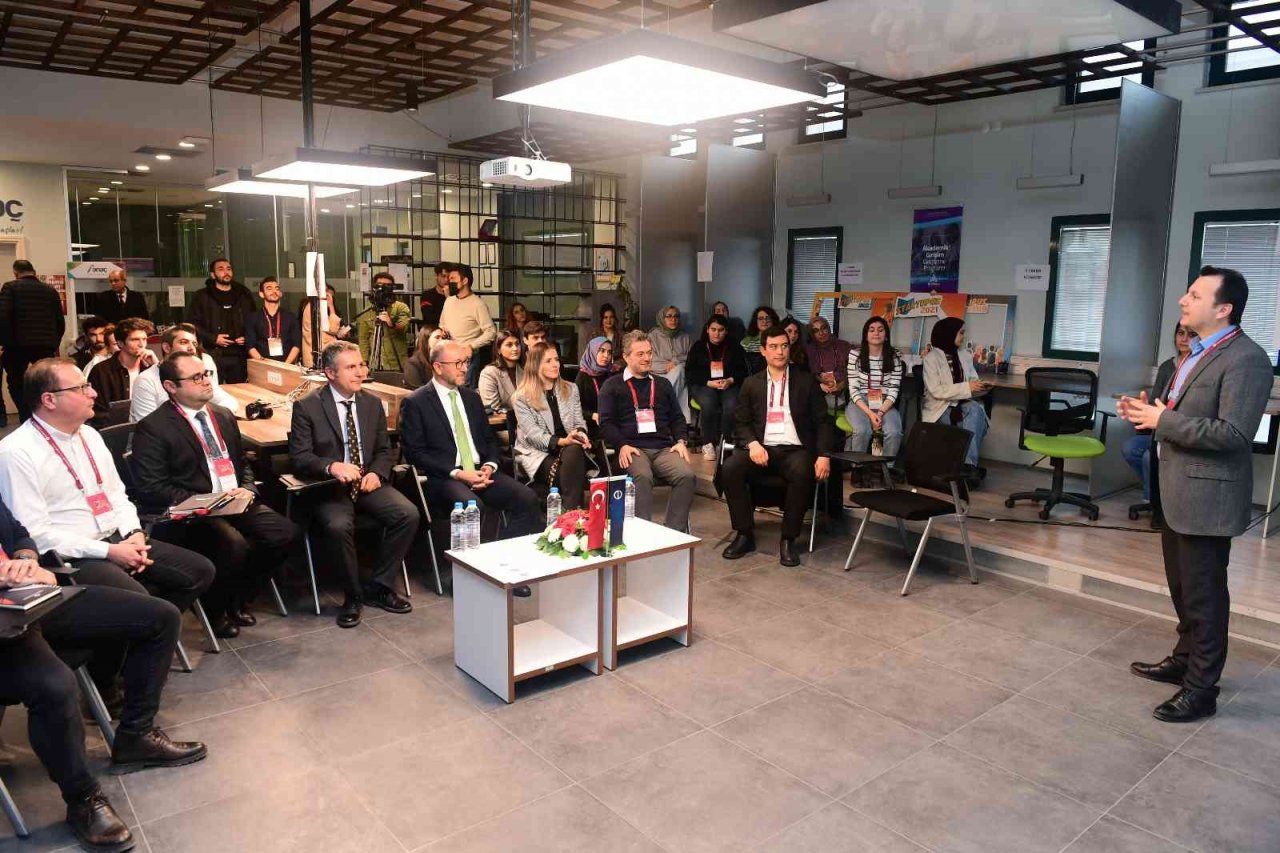 STARTUPUS Girişimcilik Atölyesi düzenlenen ödül töreniyle son buldu