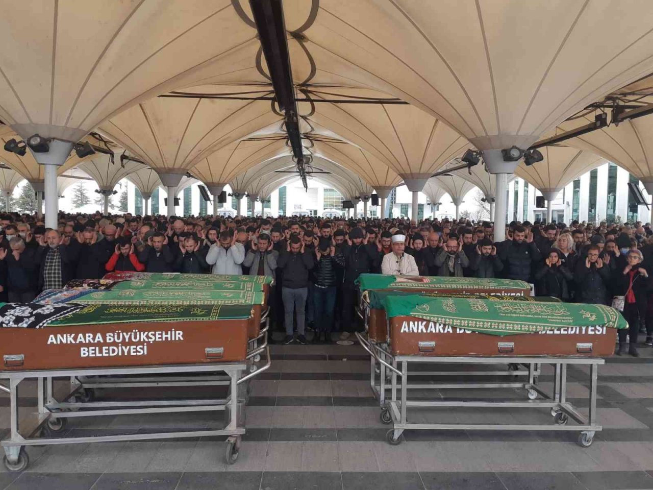 Ankara’da eski kocası tarafından öldürülen Pelin toprağa verildi